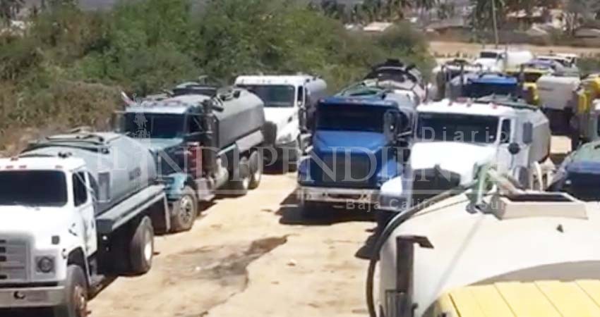 Pipas particulares se surten del agua potable de la ciudad en CSL