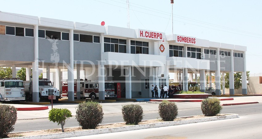 Reconoce alcalde carencias en el H. Cuerpo de Bomberos de La Paz