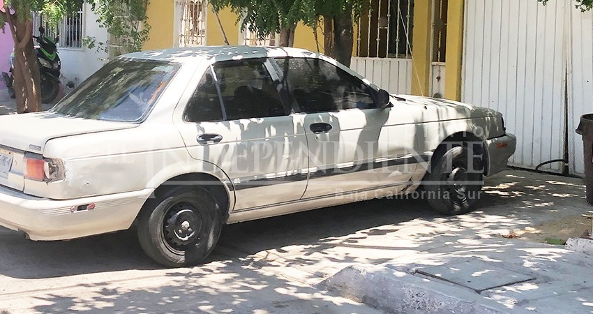 Hasta 600 pesos de multa para quien estacione sus vehículos sobre la banqueta