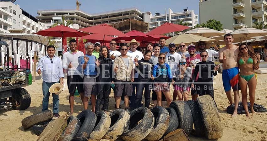 Zofemat Los Cabos realiza limpia para evitar que basura llegue al mar