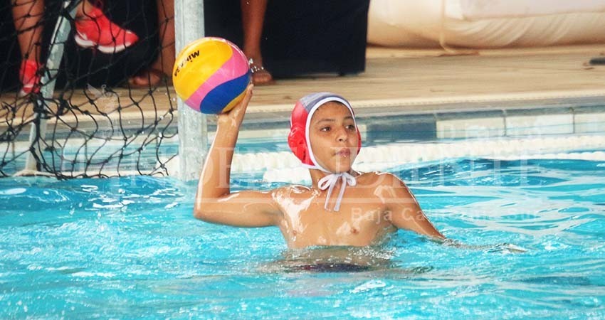 Llegan a la final equipos de polo acuático