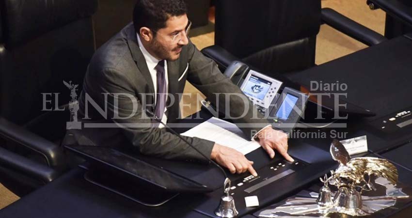 Rechaza Martí Batres sueldo élite en el Senado