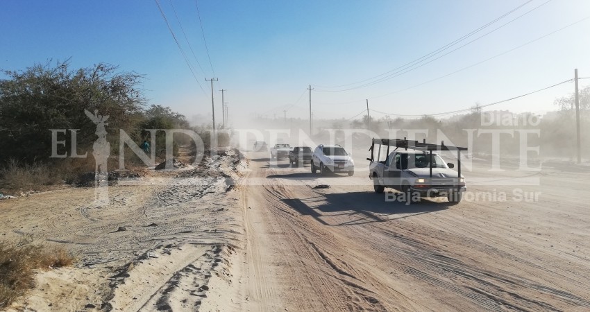 Vecinos de Lomas del Valle piden pavimentación de calle Tamaral en CSL