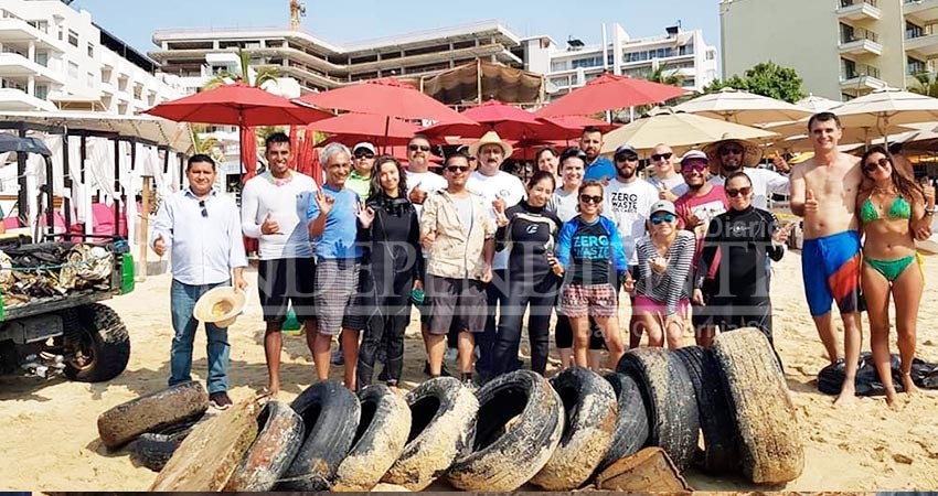 Buzos han extraído más de 30 llantas en la bahía de Los Cabos