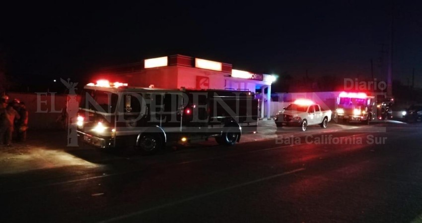 Inconcientes queman basura en agencia de tractocamiones; provocan movilización de bomberos en CSL