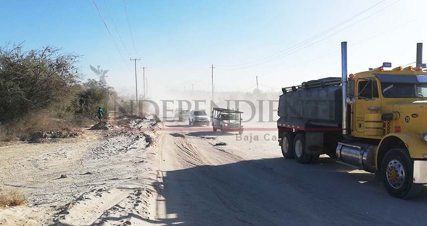 Se suman voces a la petición de pavimentar calle Nicolás Tamaral de CSL