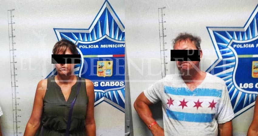 Turistas arrestados por robar celular en negocio del centro de CSL