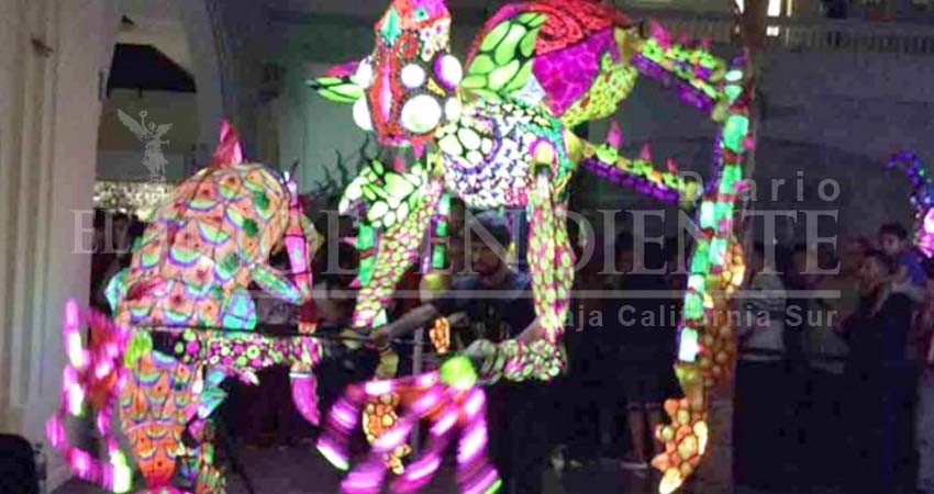 Alebrijes iluminan la Alameda durante la Noche de Museos