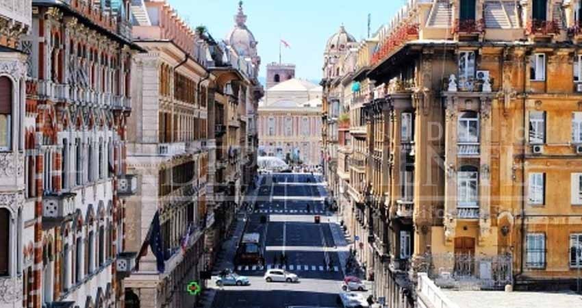 Multan a indigente con 200 euros por dormir en la calle