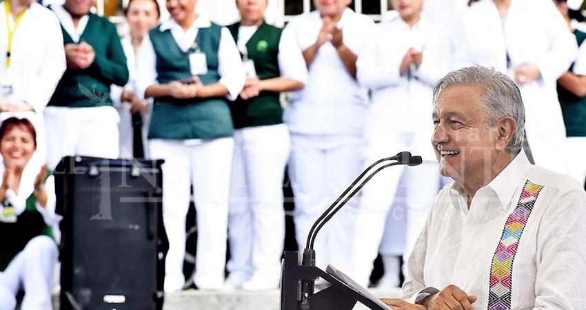 Politiquería, críticas por falta de medicamentos en clínicas: López Obrador