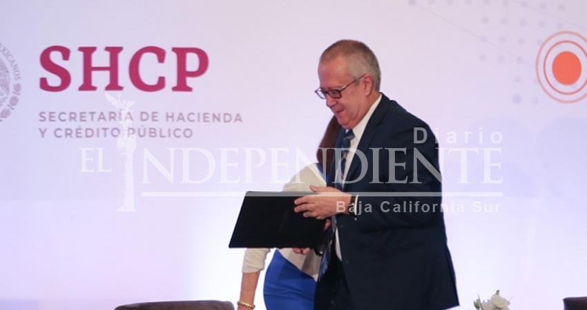 Carlos Urzúa renuncia a la Secretaría de Hacienda