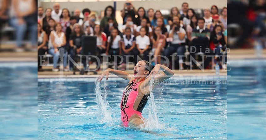 Entre porras, despiden a equipo mexicano de natación artística