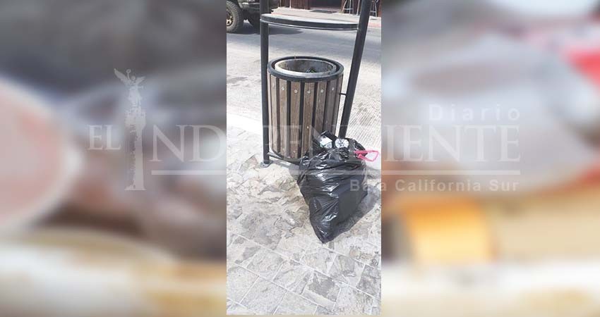 Inconciencia en comerciantes del centro de CSL atasca contenedores de basura