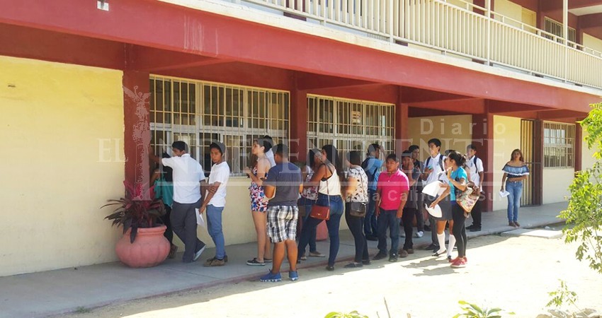 Jóvenes lograrán concluir sus estudios gracias al apoyo de la sociedad cabeña