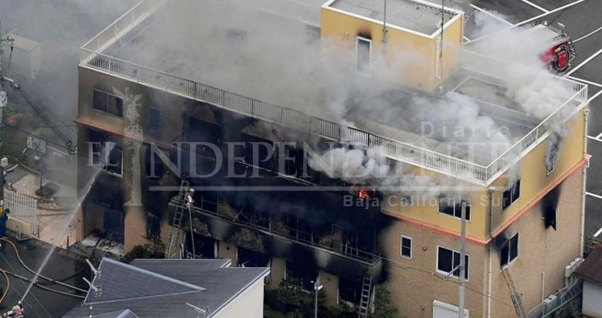 Jefe de estudio incendiado en Japón llora a empleados muertos