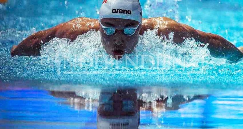Nadador de 19 años rompe el récord de Michael Phelps