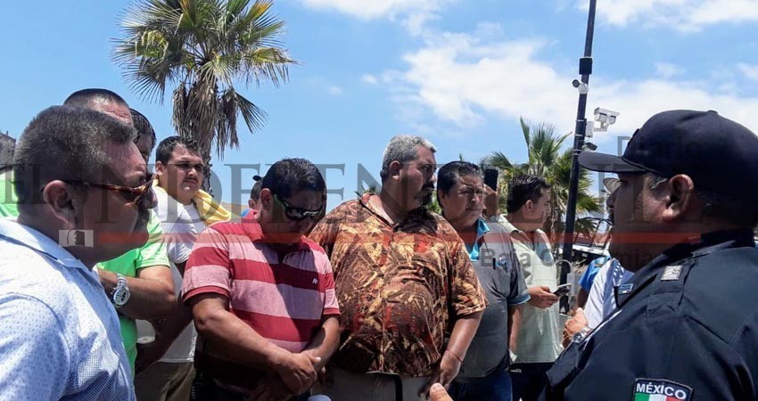 Pleito entre taxistas y Uber por  turismo de Los Cabos