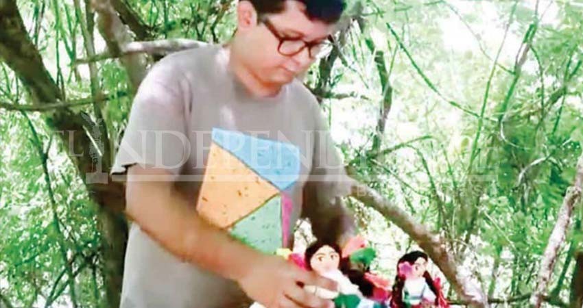 Constructores de títeres; mueven los hilos de una añeja tradición