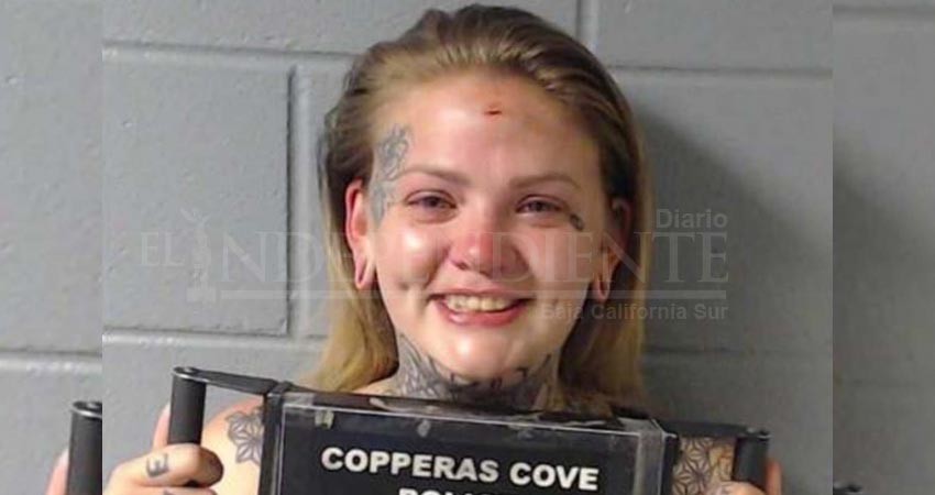 La perturbadora sonrisa de una mamá tras 'abandonar' a su bebé