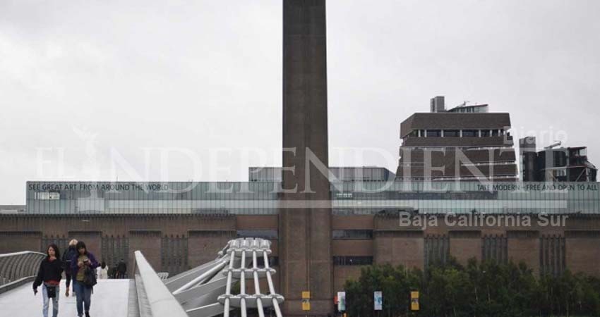 Procesan por asesinato a joven que lanzó a niño en museo