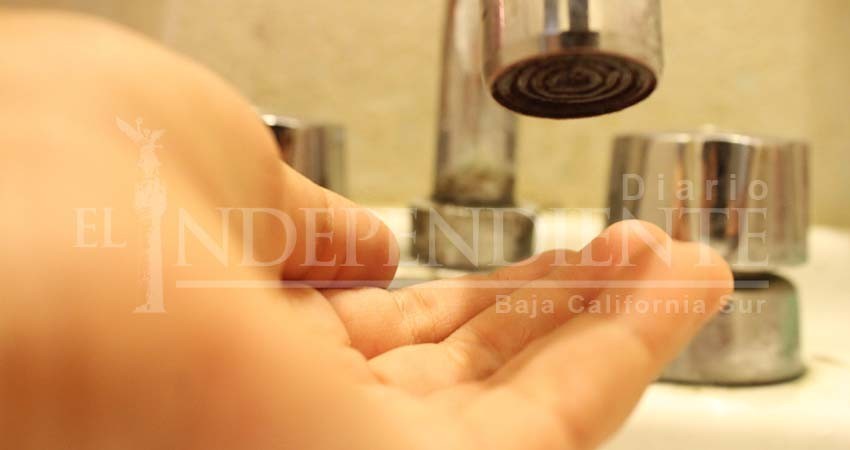 Exigen vecinos de Santa Rosa se cumpla con los tandeos de agua potable