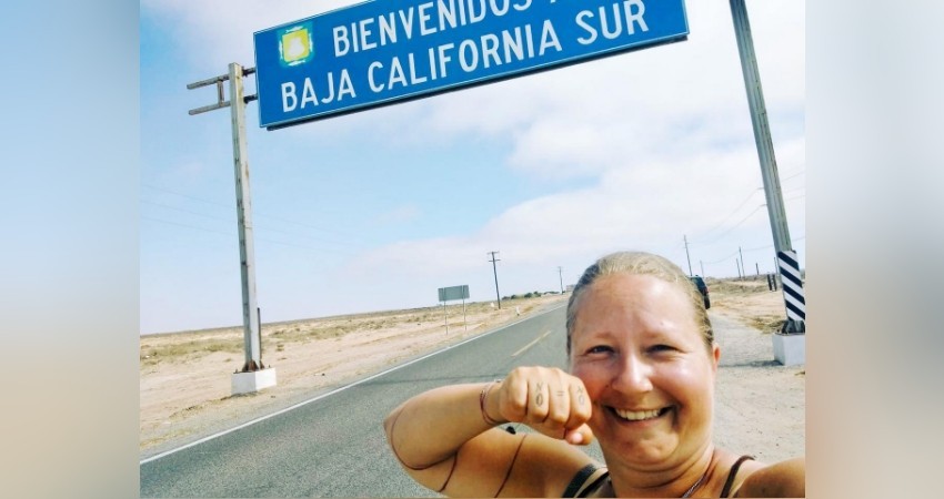 Mujer Alemana camina desde Tijuana hasta La Paz para hacer conciencia sobre el abuso y violación