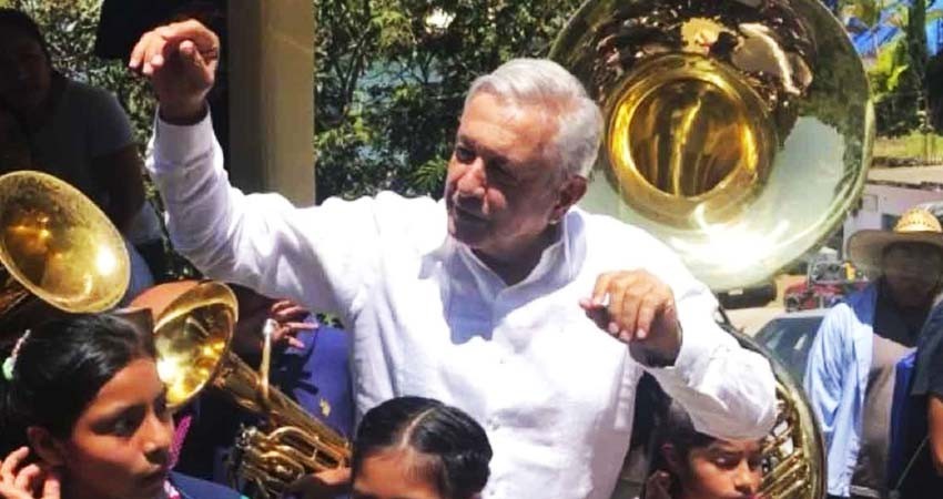 Llega López Obrador a la mitad de su gira por hospitales rurales