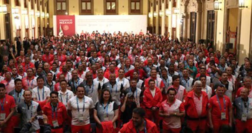 Atletas reciben cheques por participar en Lima 2019