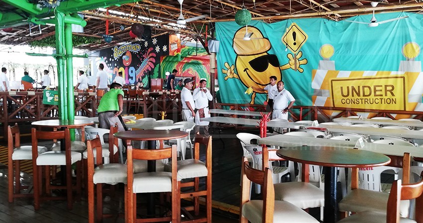 Con sol o lluvia, restaurantes del Médano atienden a turistas que disfrutan de CSL