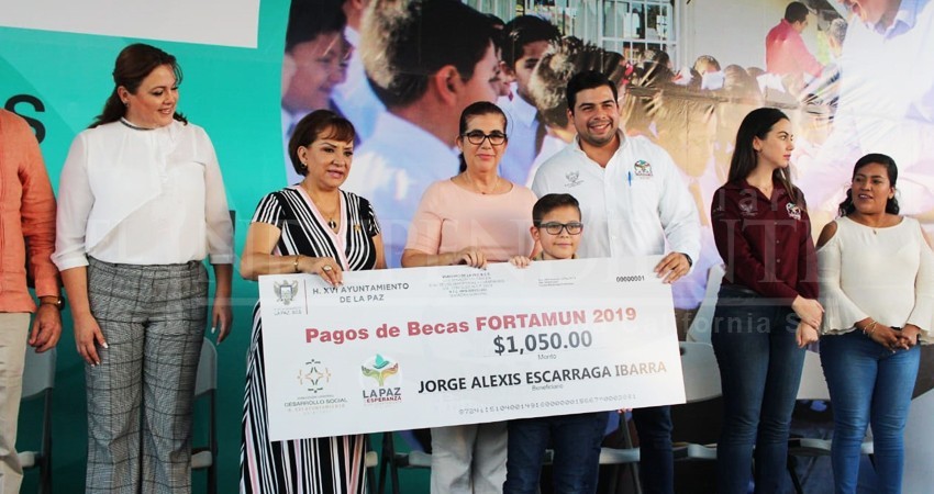 Ayuntamiento de La Paz pide a becarios faltantes a cobrar su beca Fortamun