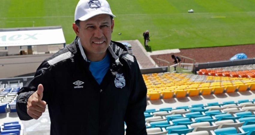 Juan Reynoso asume el reto de dirigir a La Franja