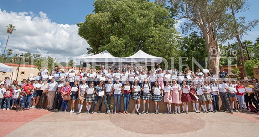 Inició Argonaut Gold ciclo escolar con 143 becados en San Antonio y Los Planes