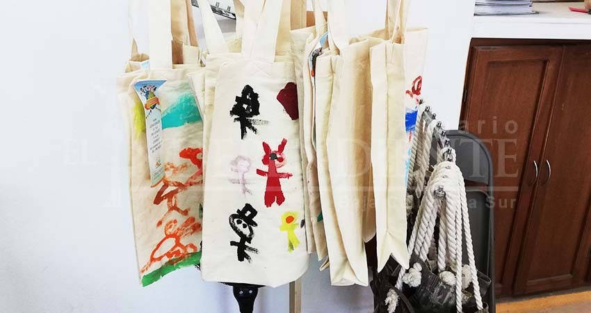 “Guerreros planetarios” de los Niños del Capitán ofrecen consultas médicas a cambio de basura reciclable