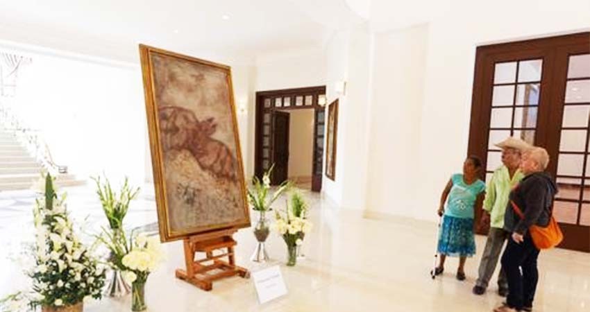 'El murciélago', recibe a visitantes de muestra en Los Pinos