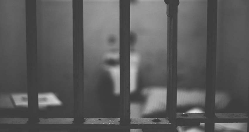 Cae expolicía acusado de distribuir pornografía infantil