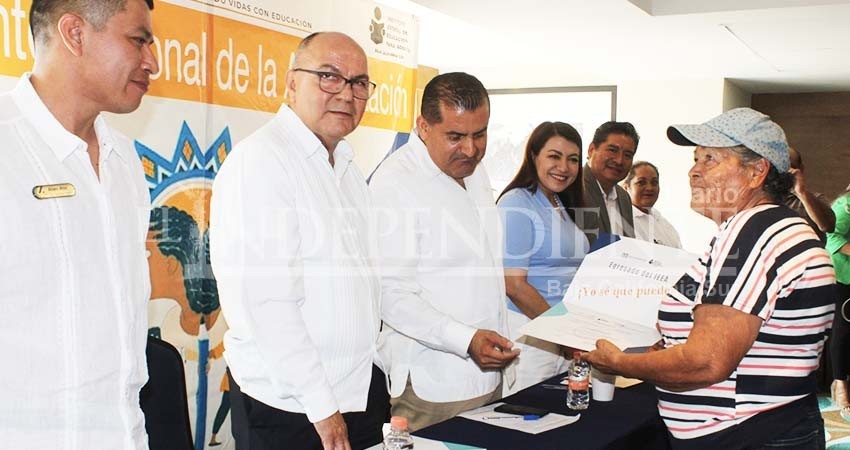 Con anuncio de posible recorte presupuestal, IEEA BCS celebra Día Internacional de Alfabetización