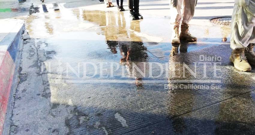 Entre fugas y reparaciones a medias, se desarrolló desfile Cívico Militar en CSL