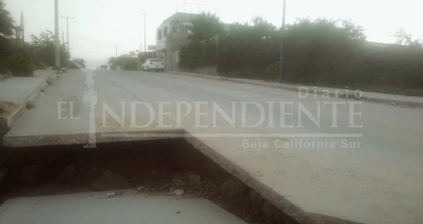 Por colapsarse una calle a causa de escurrimientos pluviales, reportan colonos de Las Veredas