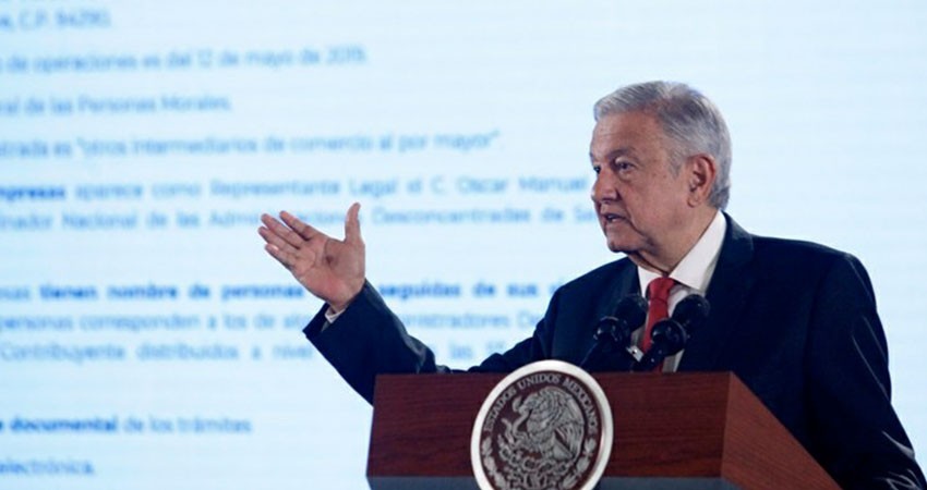 Falso registro de AMLO y su esposa en el SAT como socios de empresa