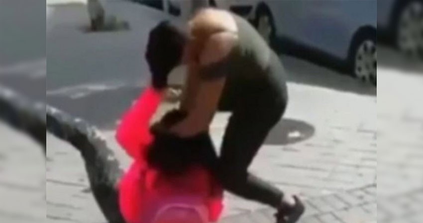 Frente a escuela graban golpiza a niña; le fracturan la nariz