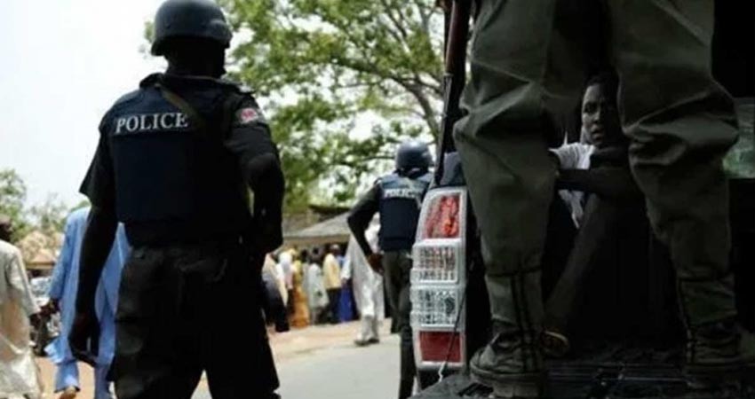 Descubren 'fábrica de bebés' y rescatan a 19 embarazadas