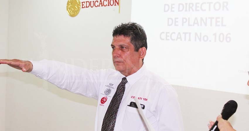 Toma protesta Ariel Mayoral como director del Cecati 106