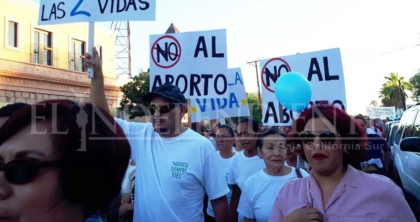 Ciudadanos de BCS marchan en contra de la despenalización del aborto