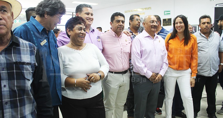 Fracciones divididas de Morena se unen en favor de taxistas anti Uber