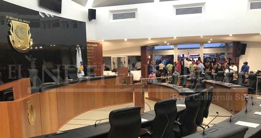 Tras disturbios, posponen lectura de Ley de Movilidad