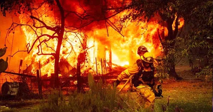 Fuertes incendios provocan desalojo de vecinos en California