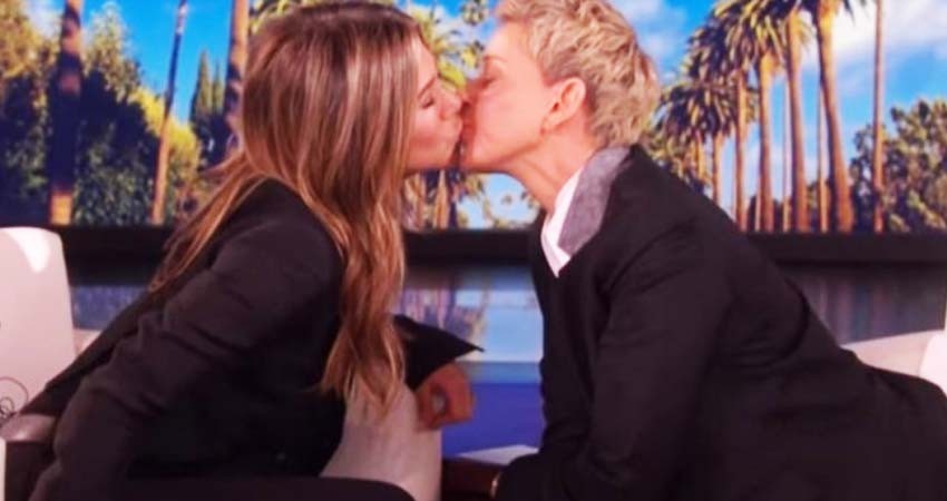 Entre broma y broma Ellen DeGeneres besa a Jennifer Aniston