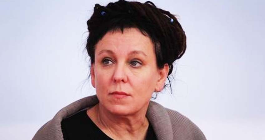 La sonriente Olga Tokarczuk / Elena Poniatowska