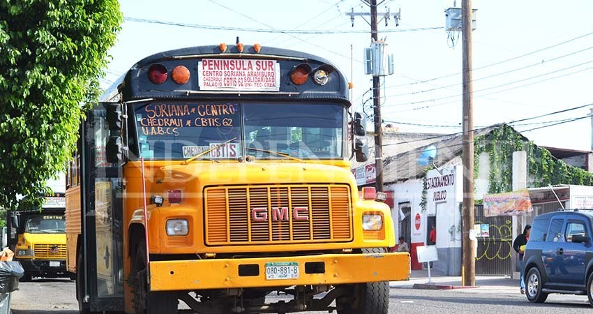 "Los peseros son un asco”; usuarios se quejan del transporte público en La Paz 