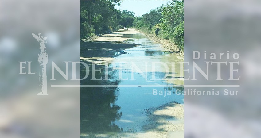 Evidencian pésimo trabajo en reparación de fuga de aguas de negras